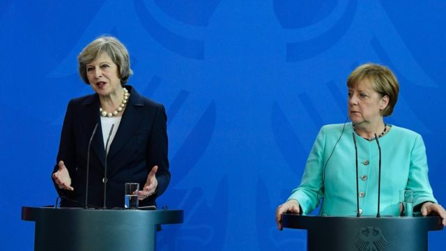 Brexit: Η Μέι επιβεβαίωσε την Μέρκελ ότι θα αρχίσουν οι διαπραγματεύσεις εντός δύο εβδομάδων